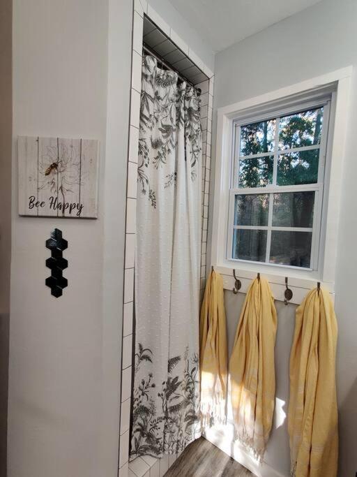 Honeycomb Gem, Beautifully Designed & Near Downtown Thomasville Buitenkant foto