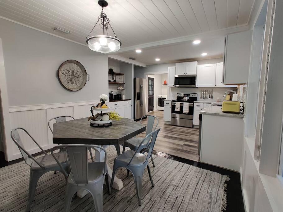 Honeycomb Gem, Beautifully Designed & Near Downtown Thomasville Buitenkant foto